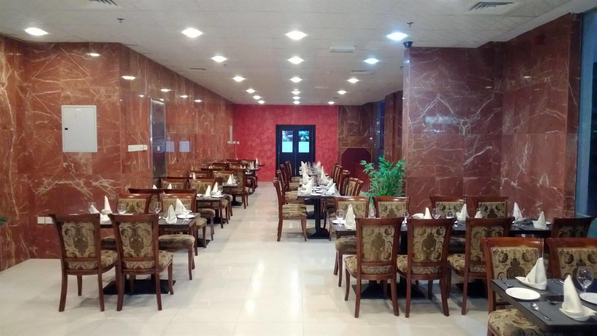 الفجيرة Raynor Hotel Apartments المظهر الخارجي الصورة